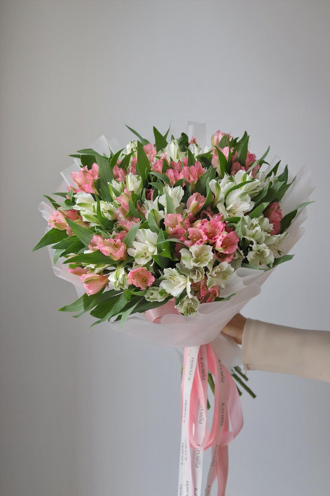 Альстромерия белая и розовая