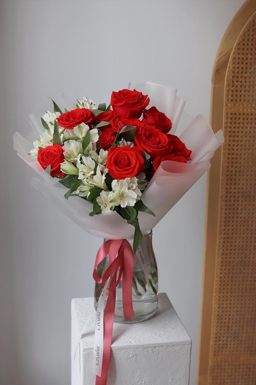 Нина и альстромерия