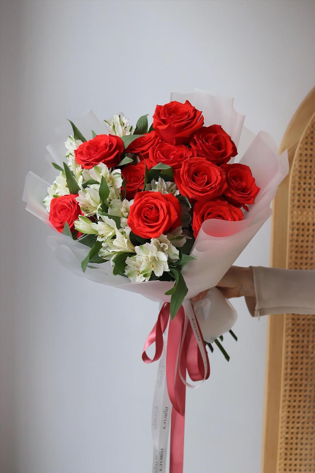 Нина и альстромерия